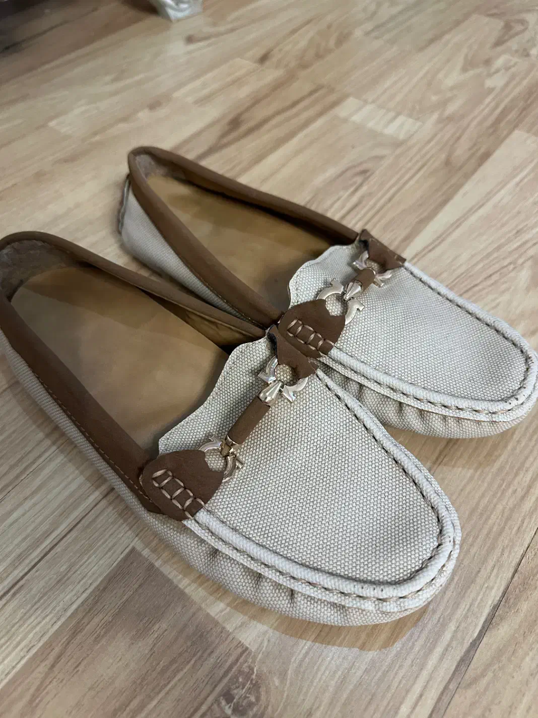 کتونی و کالج|کیف، کفش، کمربند|اندیشه, اندیشه فاز ۳|دیوار