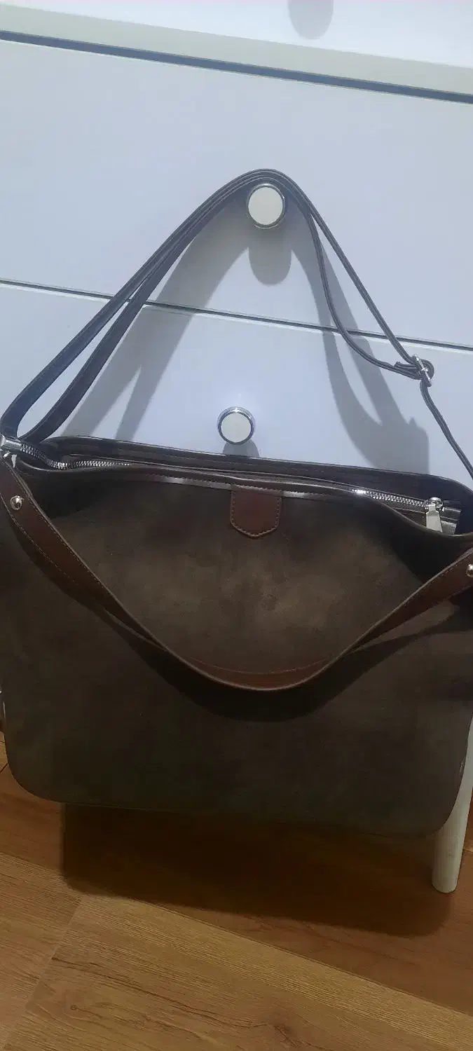 کیف کاملا نو اصلا استفاده نشده|کیف، کفش، کمربند|رشت, رودباری|دیوار