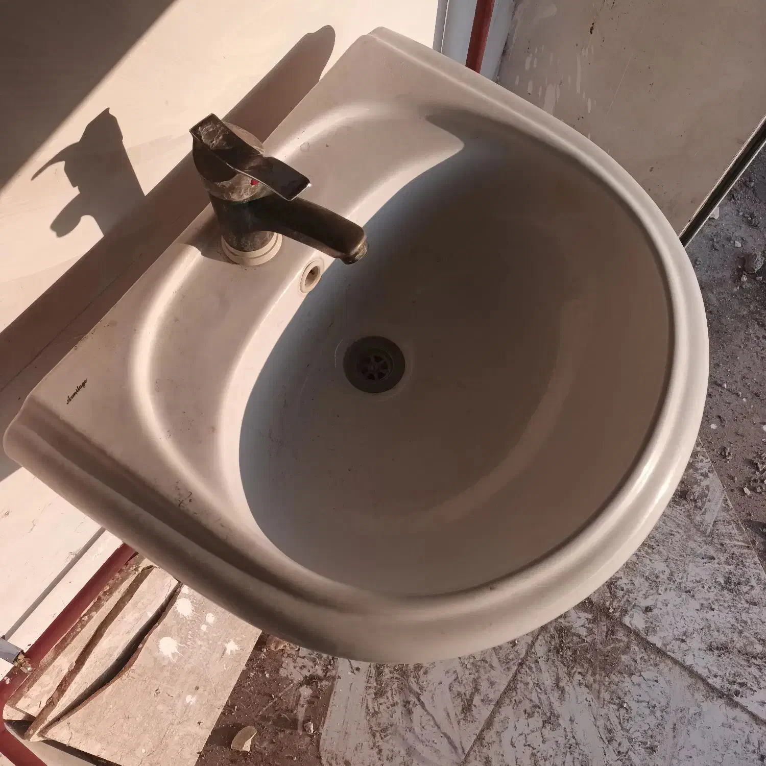 یک عدد روشویی جنس عالی باشیر|لوازم سرویس بهداشتی|رشت, حومه رشت|دیوار