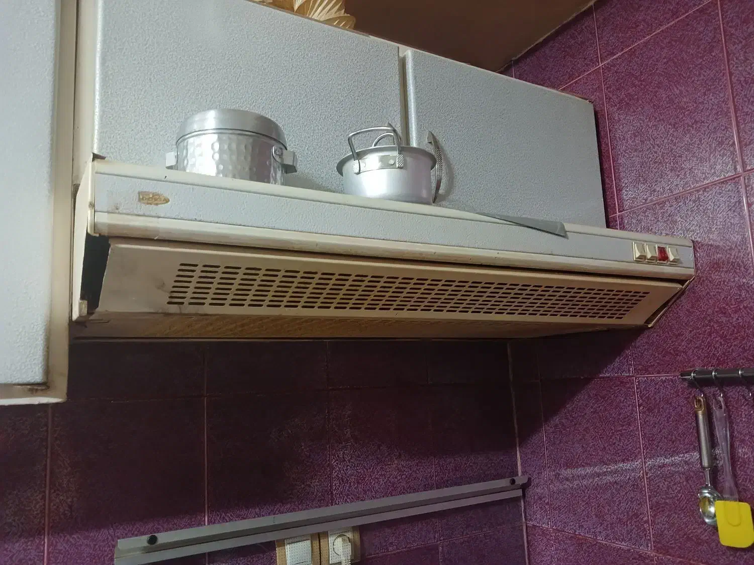 هود درسا سالم|هود|اصفهان, مفتح|دیوار