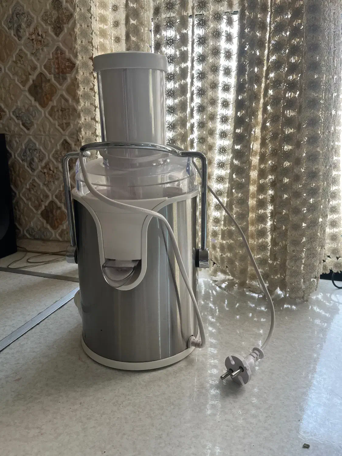 ابمیوه گیری|آبمیوه‌گیر و آب‌مرکبات‌گیر|ری, شهادت|دیوار