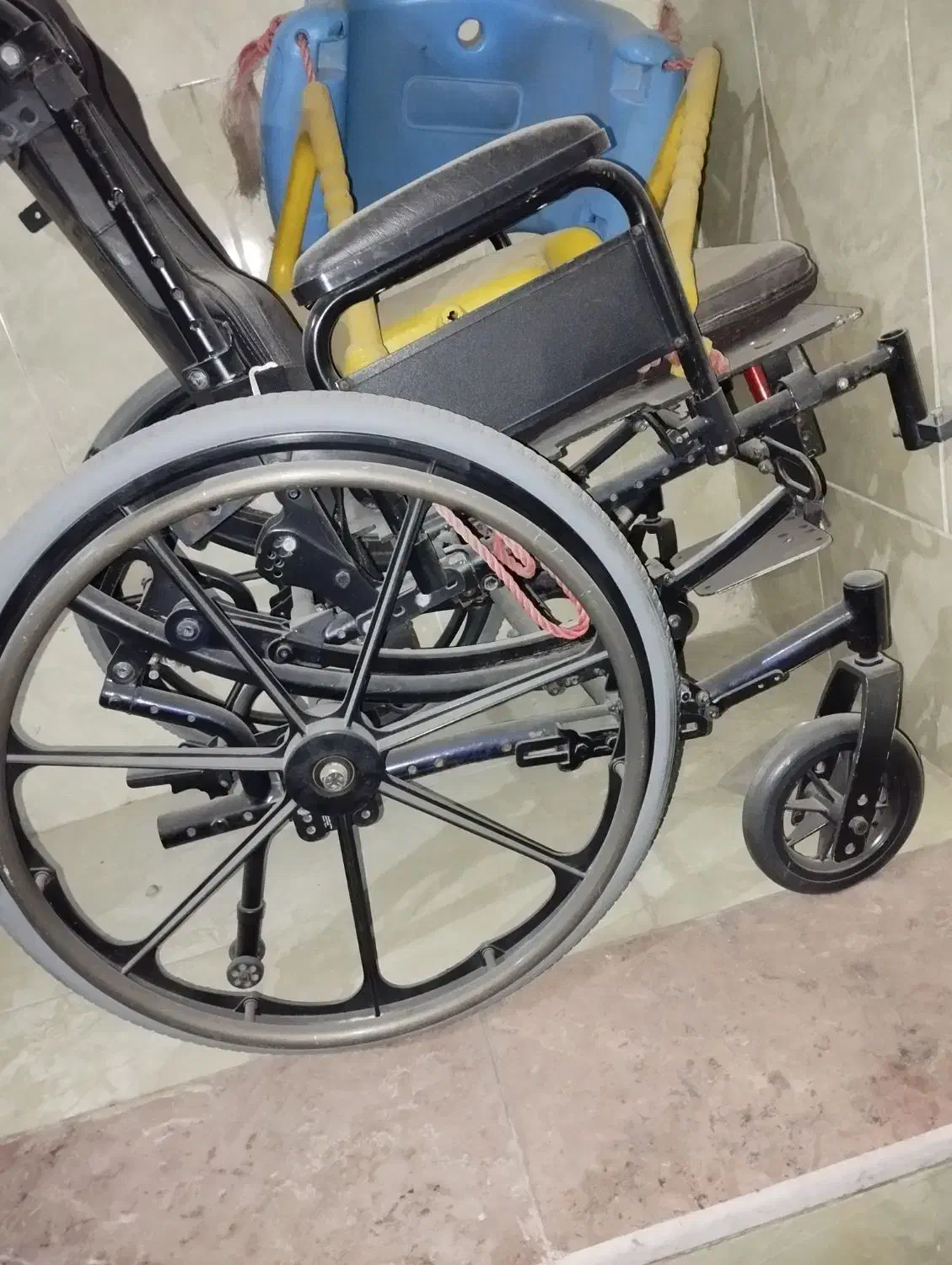 ویلچر رنگ پره ای درحد|آرایشی، بهداشتی، درمانی|سیرجان, |دیوار