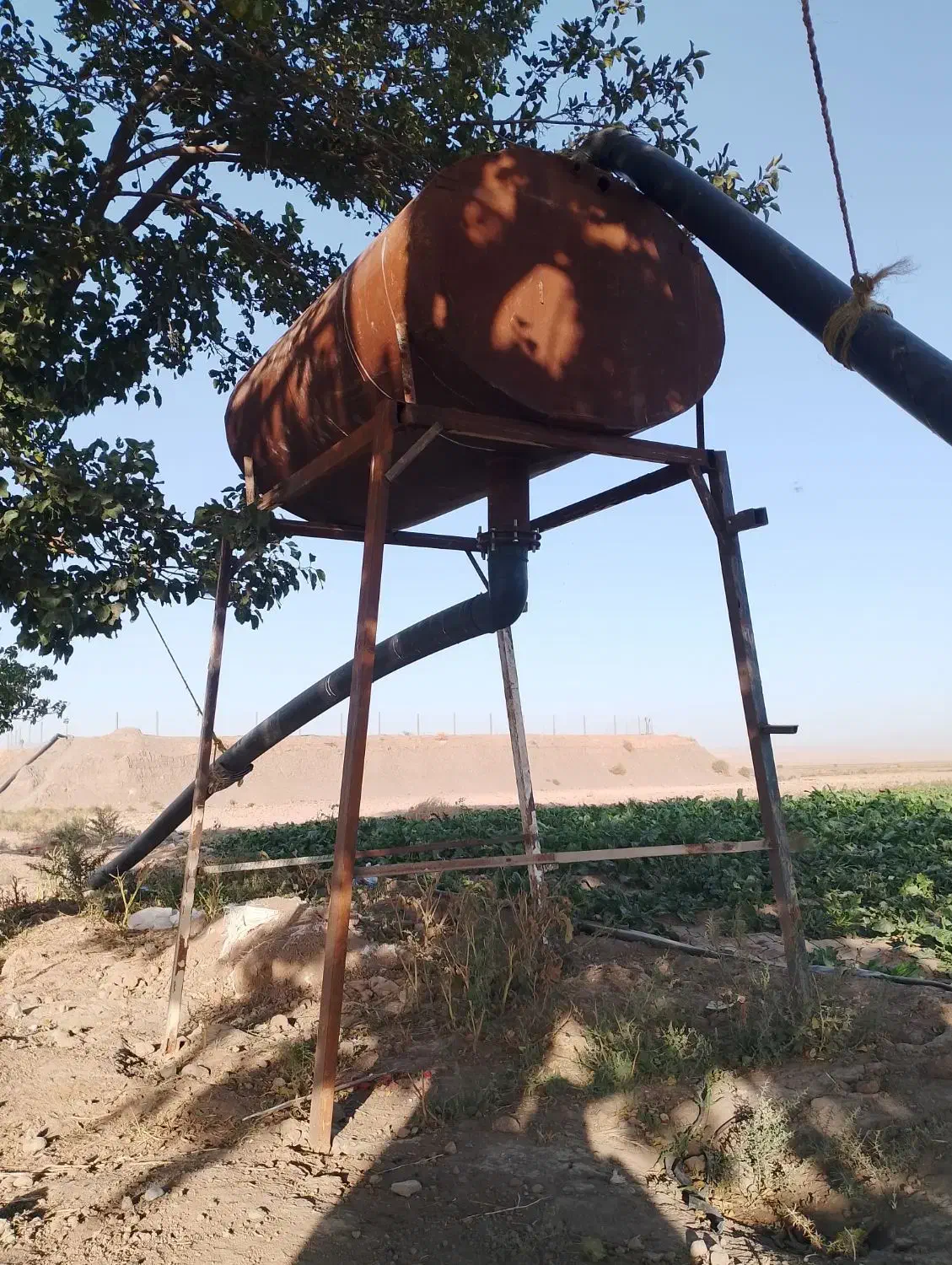 تانکر 2500 با چهارپایه اهنی|ابزارآلات|نصر آباد, |دیوار