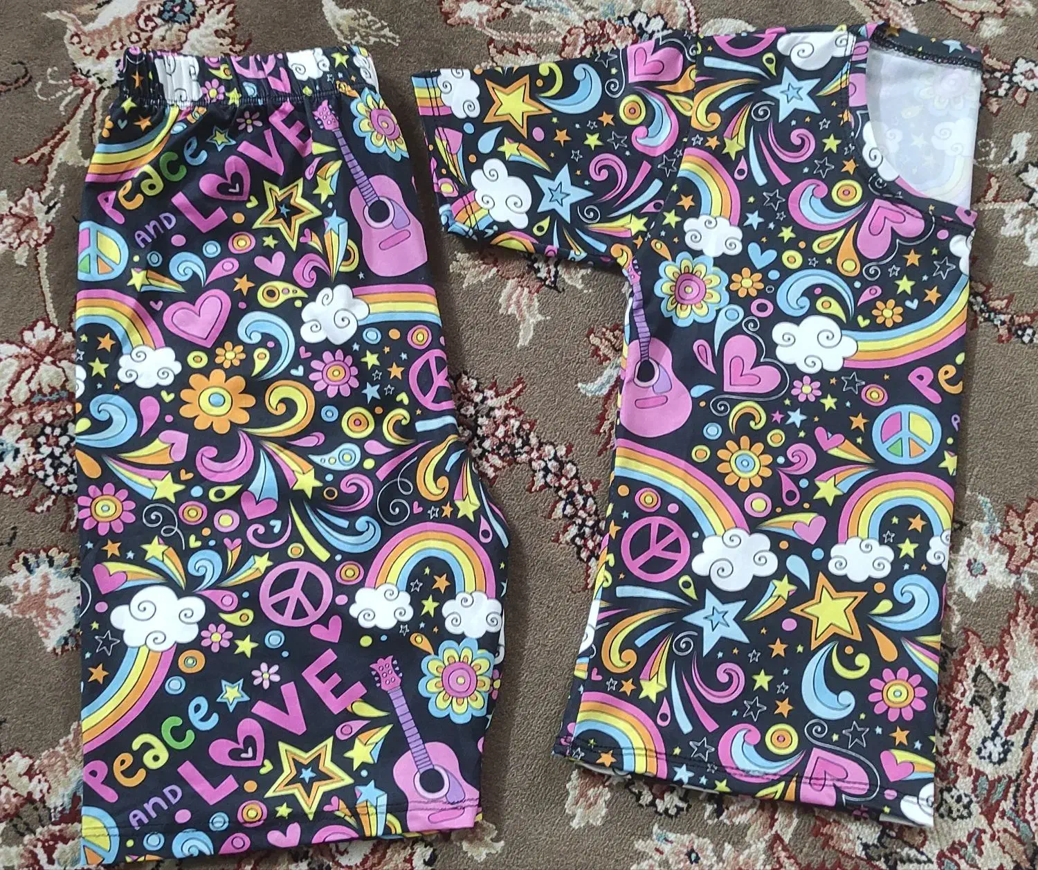 ست کراپ شورتک|لباس|کاشان, کارگر|دیوار