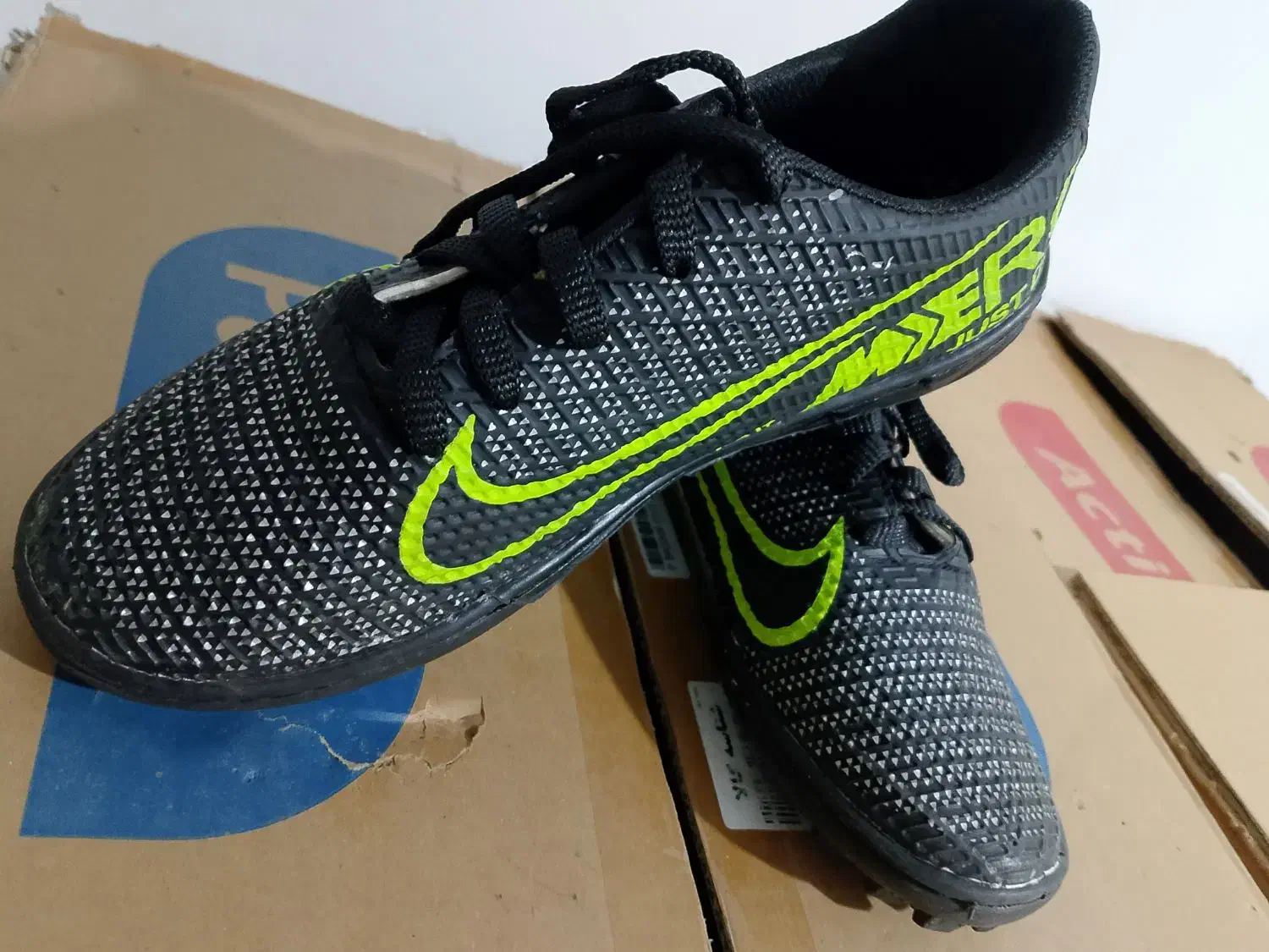 کفش ورزشی چمنی ریز نو|کیف، کفش، کمربند|آستارا, |دیوار