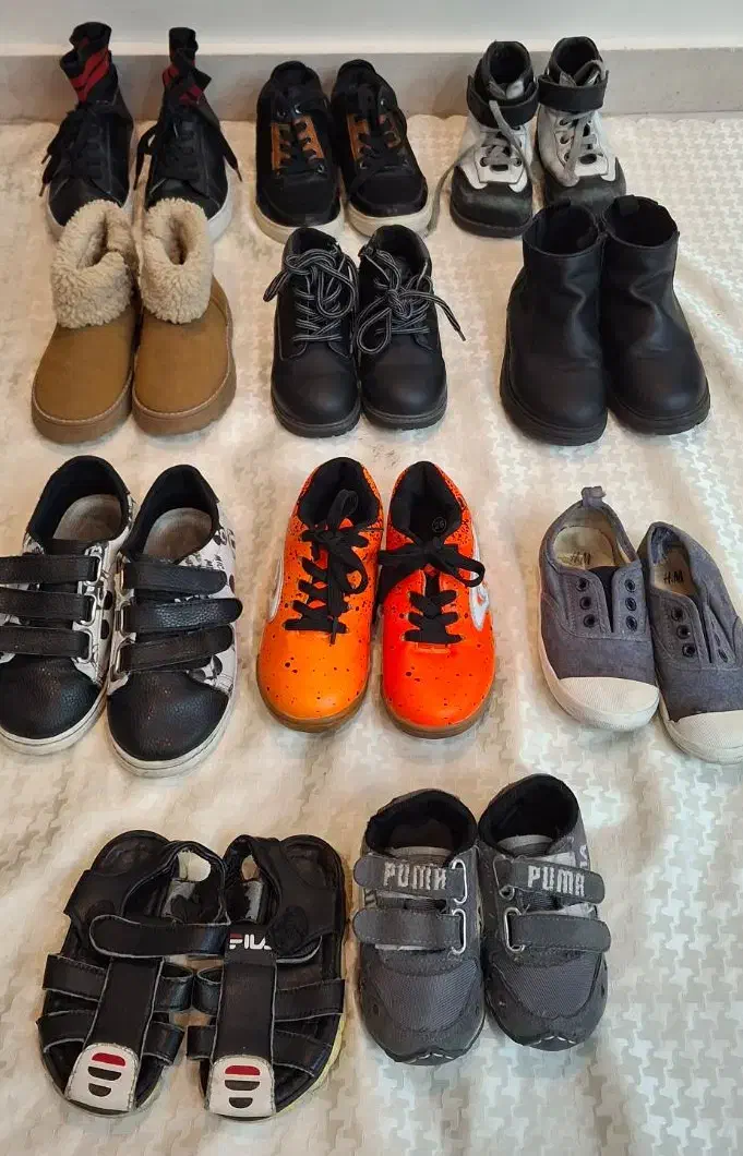 کفش کتونی صندل دمپایی بوت نیم بوت دخترانه و پسرانه|کیف، کفش، کمربند|ری, دولتآباد|دیوار