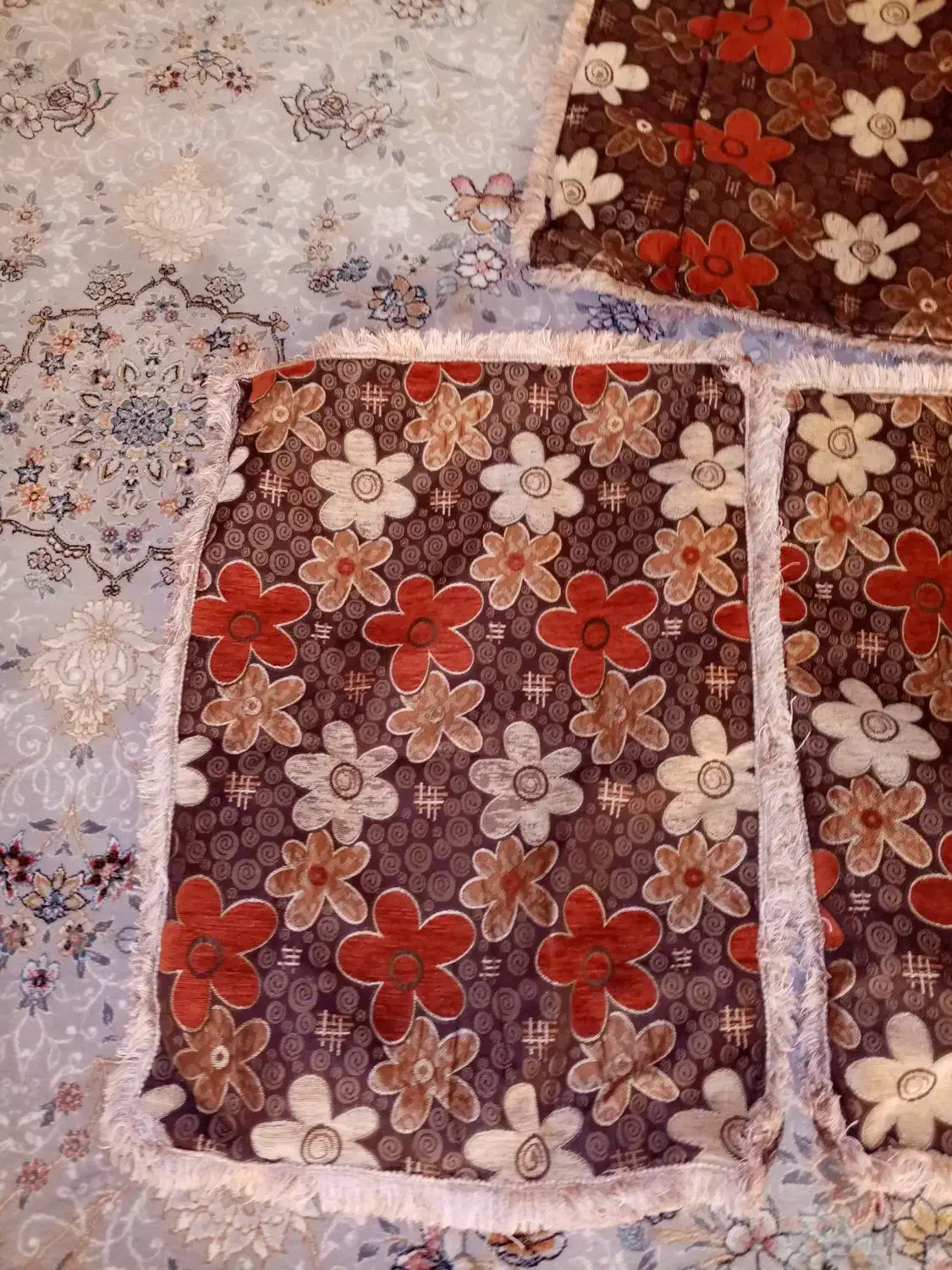 رو بالشتی|رختخواب، بالش، پتو|دورود, |دیوار