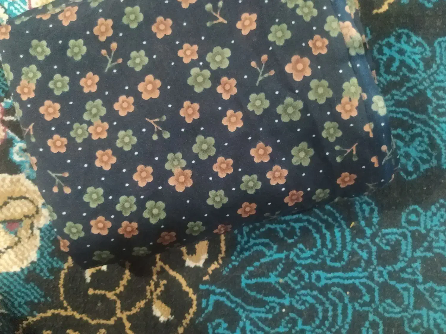 چادر گلی|لباس|مهرستان, |دیوار