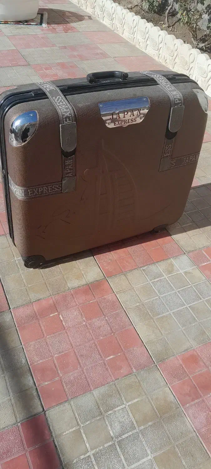 چمدان|کیف، کفش، کمربند|نیشابور, مازول|دیوار