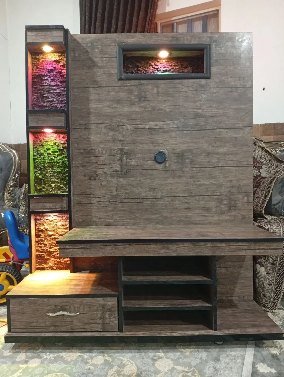 درحد نو بدون خط وخش کاملا سالم|میز تلویزیون|نرماشیر, |دیوار