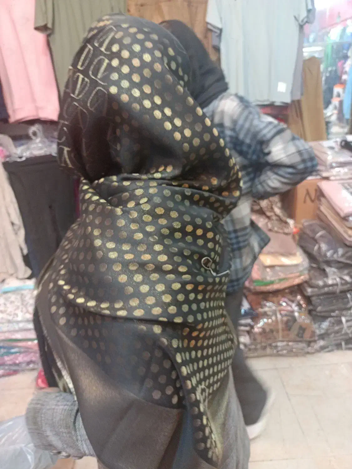 روسری قواره بزرگ|لباس|مشهد, کوشش|دیوار