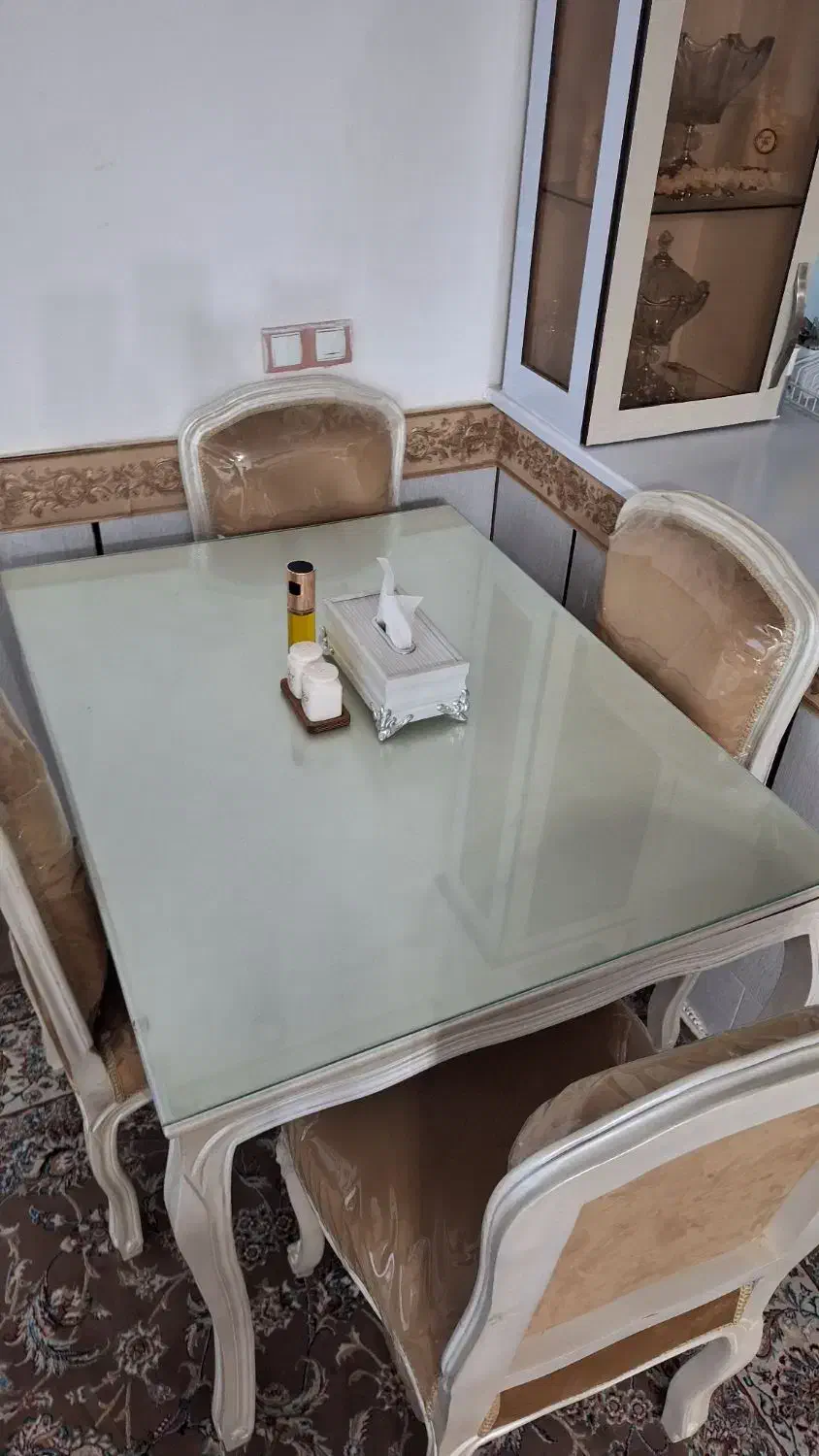 میز غذاخوری 4|میز و صندلی غذاخوری|ملایر, |دیوار