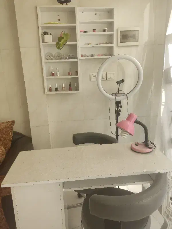 اجاره میز ناخن به ناخن کار با مشتری|اجارهٔ دفتر کار، اتاق اداری، مطب|محمدشهر, همایون ویلا|دیوار
