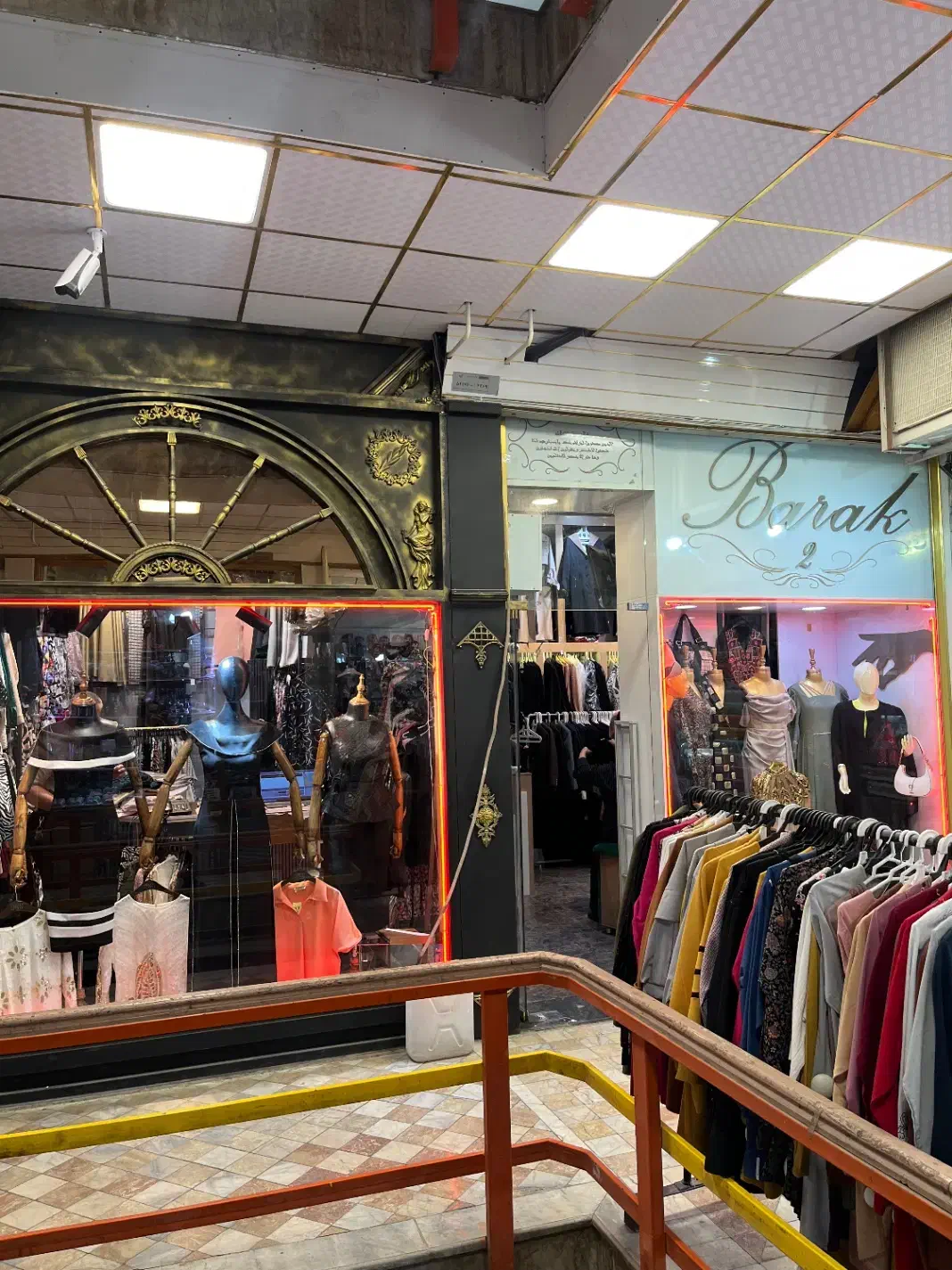 به یک همکار ماهر فروشنده پوشاک زنانه نیازمندم|استخدام خدمات فروشگاه و رستوران|مرند, |دیوار