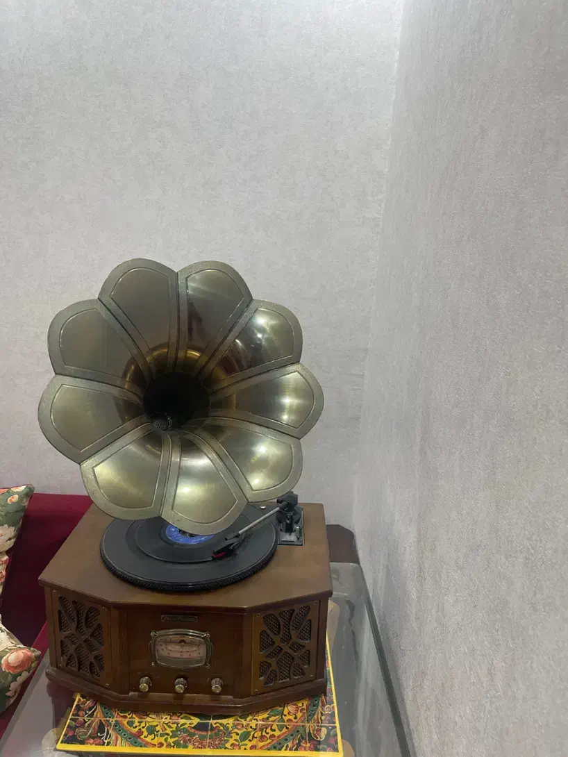 گرامافون|کلکسیون اشیاء عتیقه|کرج, شهرک جهان‌نما|دیوار