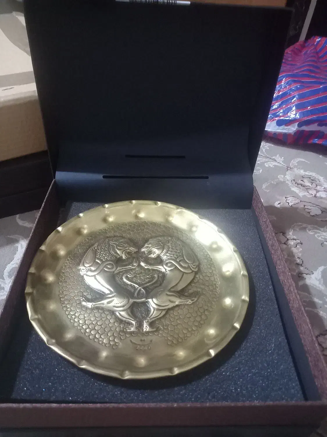 بشقاب قلمزنی برنجی طرح شیر مات|صنایع دستی و سایر لوازم تزئینی|شاهینشهر, شهرک میلاد|دیوار