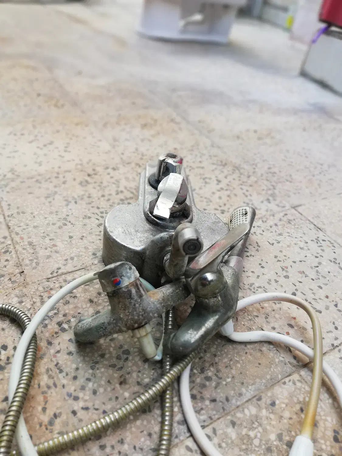 شیرآلات، توالت فرنگی،روشویی|لوازم سرویس بهداشتی|بوشهر, |دیوار