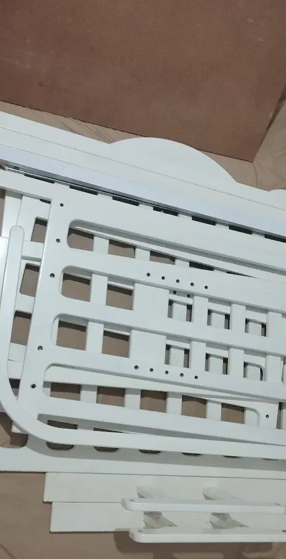 گهواره و تخت کنار مادر|تخت و صندلی بچه|اندیشه, اندیشه فاز ۱|دیوار