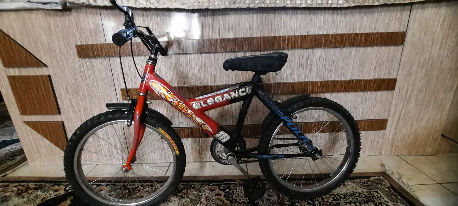 دوچرخه پسرانه سایز۲۰ بدنه محکم سالم و تمیز|دوچرخه، اسکیت، اسکوتر|تهران, بروجردی|دیوار