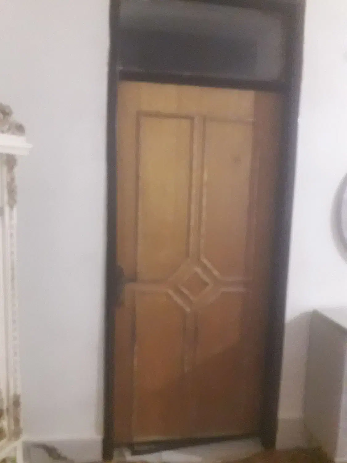 در اتاق خواب.پنجره.در آهنی.|مصالح و تجهیزات ساختمان|زابل, |دیوار