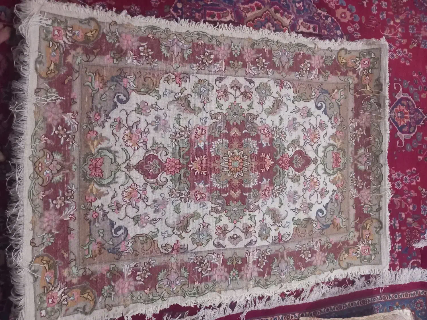 فرش 1 در یکنیم رج 30 جفت هست|فرش|قلعه چای, |دیوار