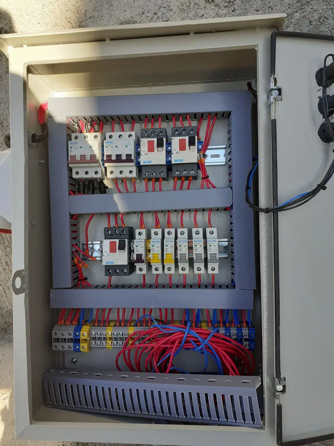 برق کشی ساختمان و تعمیرات|خدمات پیشه و مهارت|یاسوج, |دیوار