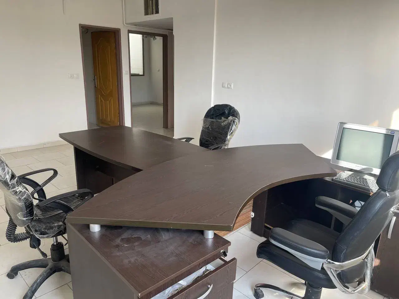 میز مدیریت و کنفرانس به همراه فایل|مبلمان اداری|قزوین, |دیوار