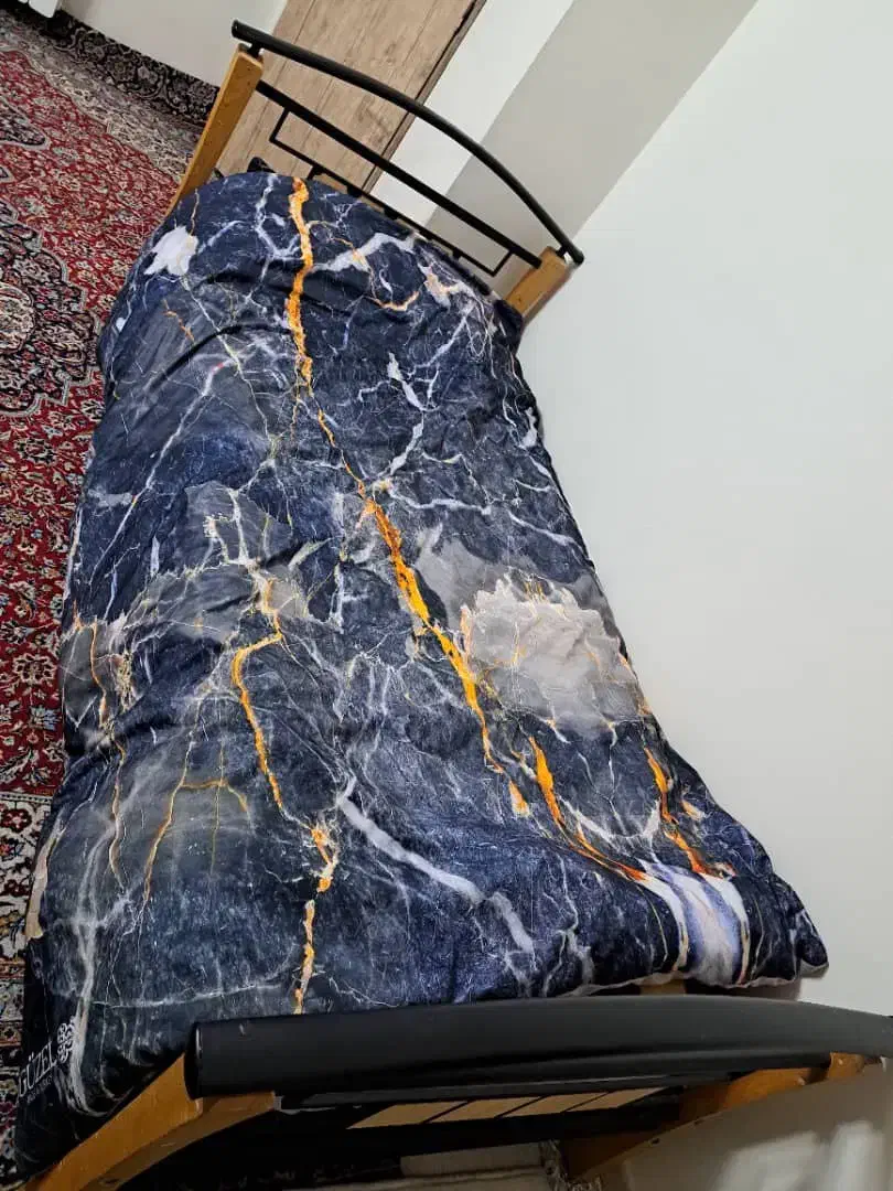 تخت به همراه تشک و روتختی|تخت و سرویس خواب|بروجرد, |دیوار