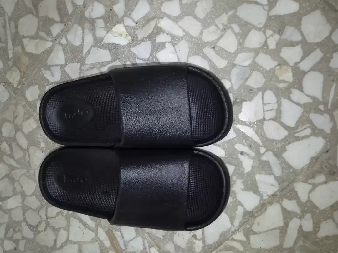 دمپایی درجه 2|کیف، کفش، کمربند|قم, پشت انبار نفت|دیوار