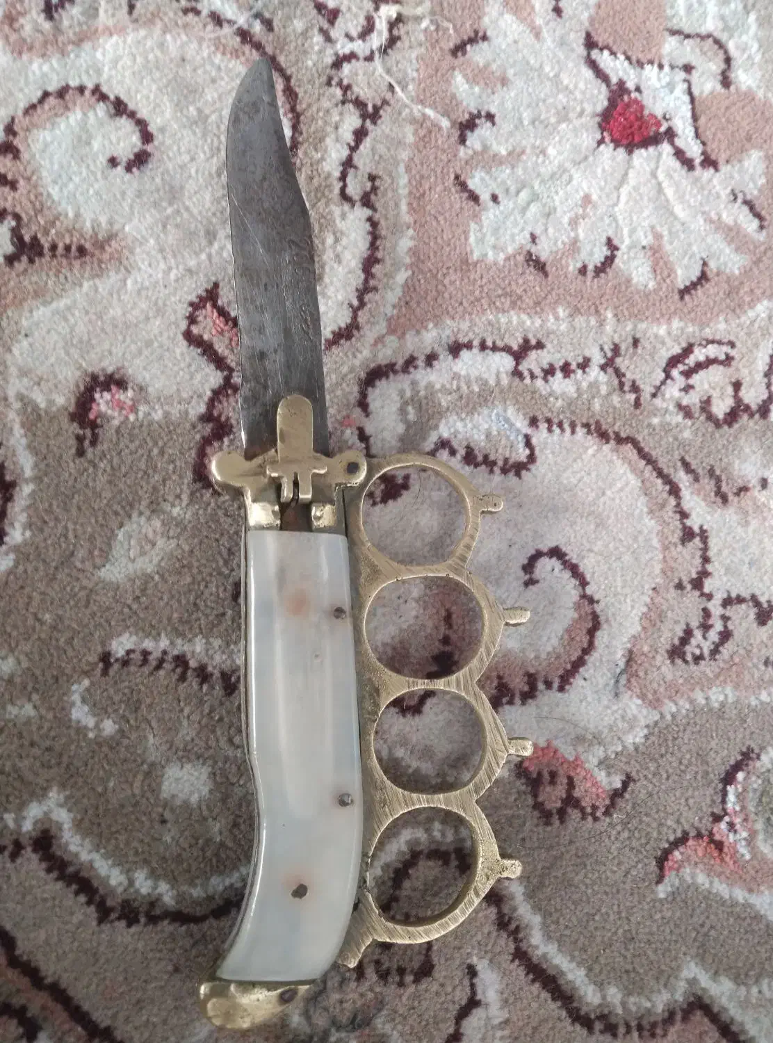 چاقو تاشو پنجه دار|کلکسیون اشیاء عتیقه|کوهدشت, |دیوار