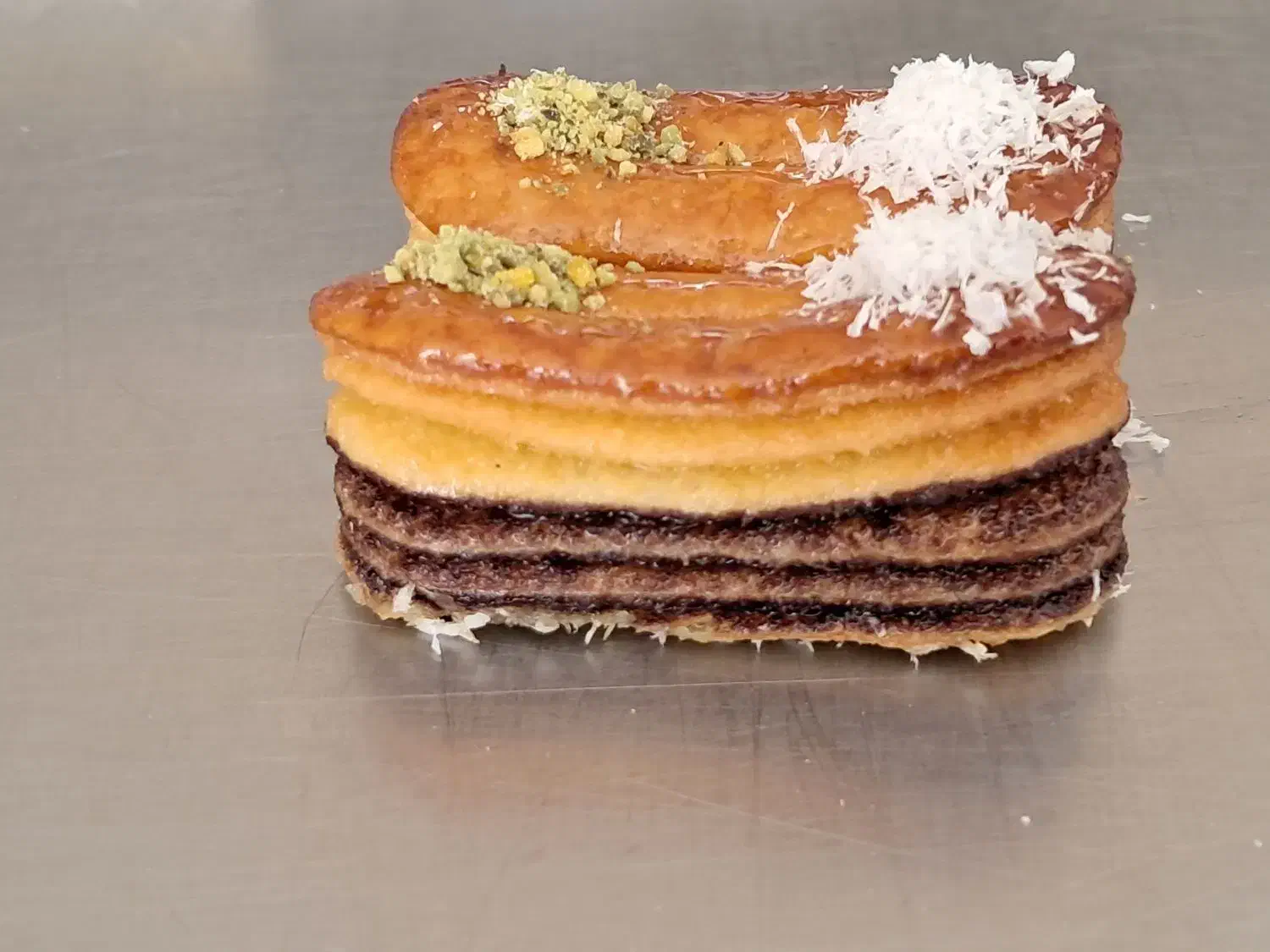 استخدام نیروی وردست ماهر قنادی|استخدام خدمات فروشگاه و رستوران|اصفهان, دستگرده|دیوار