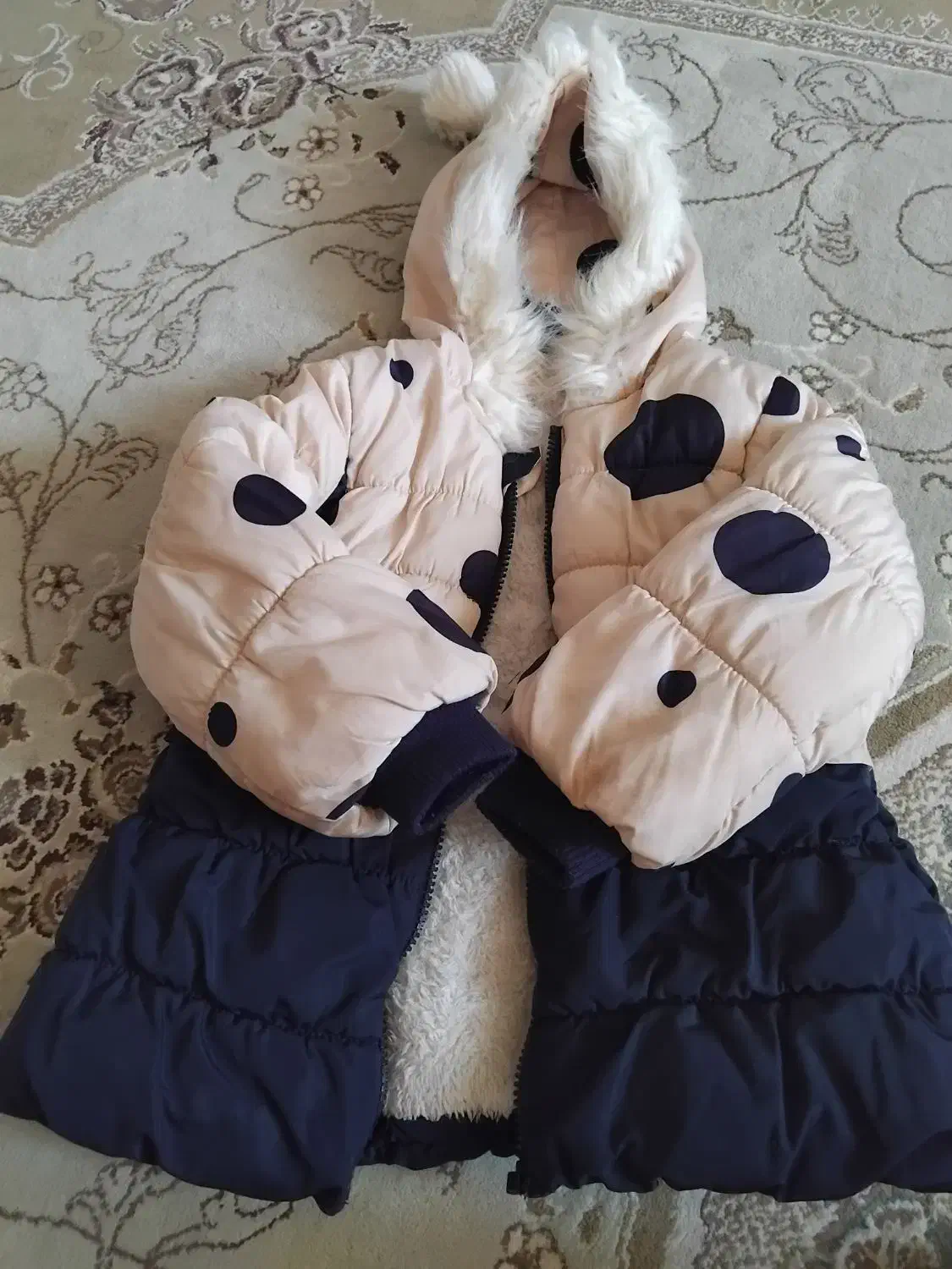 ۳عددکاپشن دخترانه ۲۰۰هزارتومان.ازسن ۲تا۴سالگی|کفش و لباس بچه|خوی, |دیوار