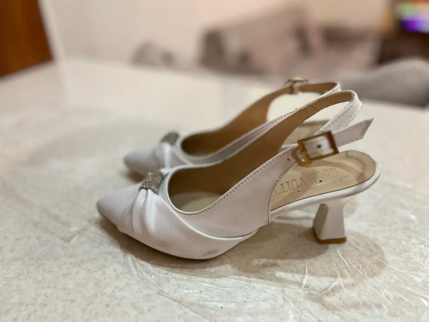 کفش مجلسی سفید|کیف، کفش، کمربند|اندیشه, اندیشه فاز ۲|دیوار