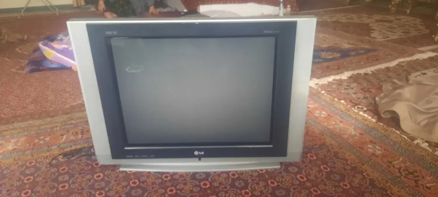 تلوزیون بسیار سالم|تلویزیون و پروژکتور|اردبیل, |دیوار