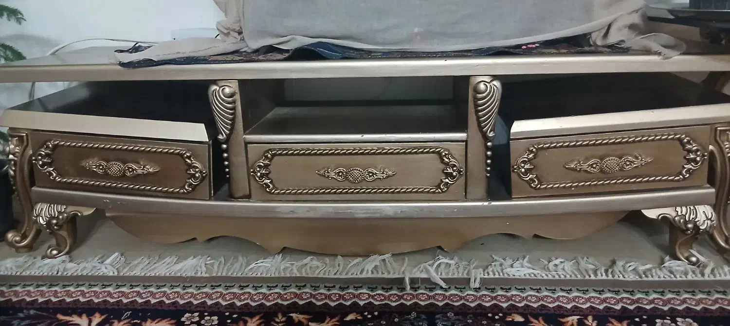 ست کامل وسالم همگی چوب گردو|مبلمان خانگی و میز عسلی|اصفهان, دستگرده|دیوار