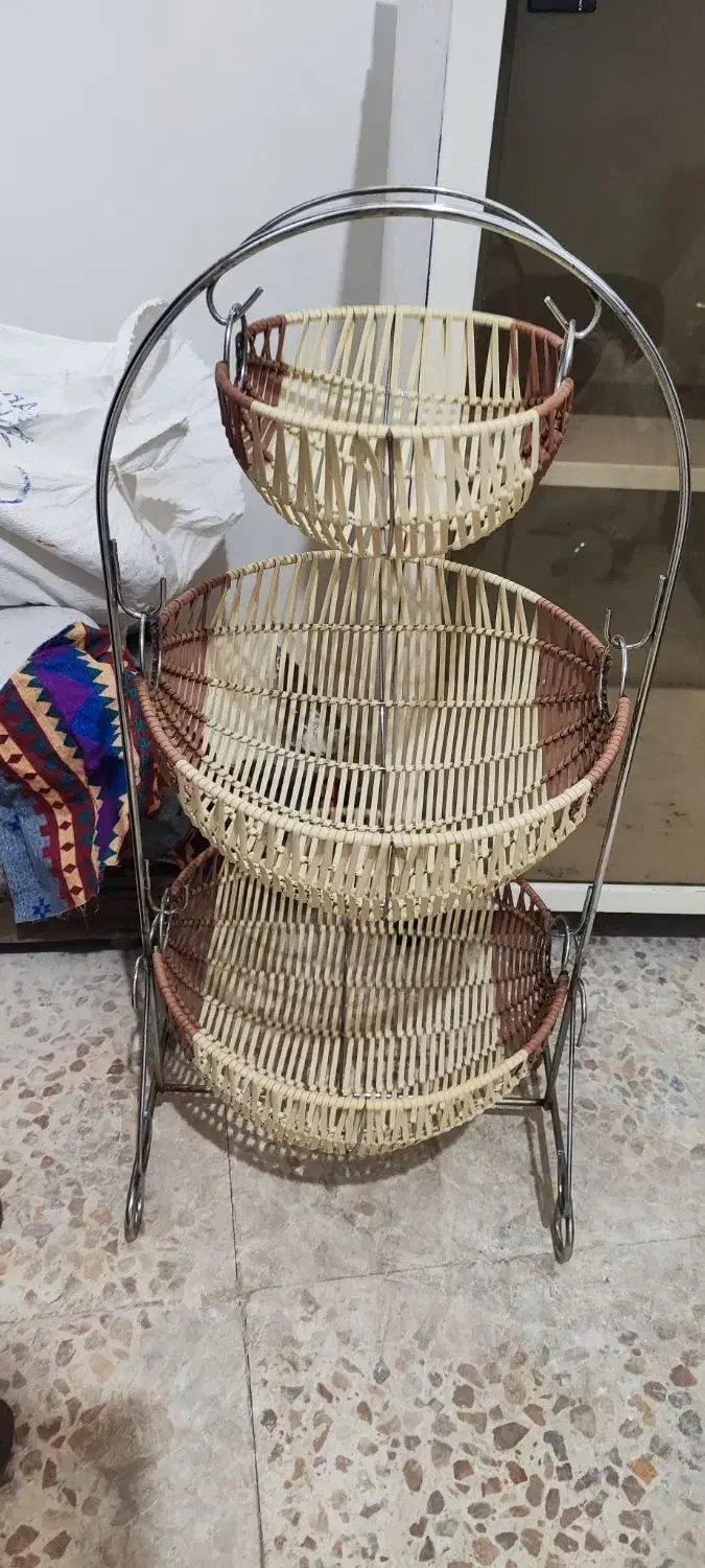 جاقابلمه ای و سبد پیاز وسیب زمینی|آب‌چکان و نظم‌دهنده ظروف|مراغه, |دیوار