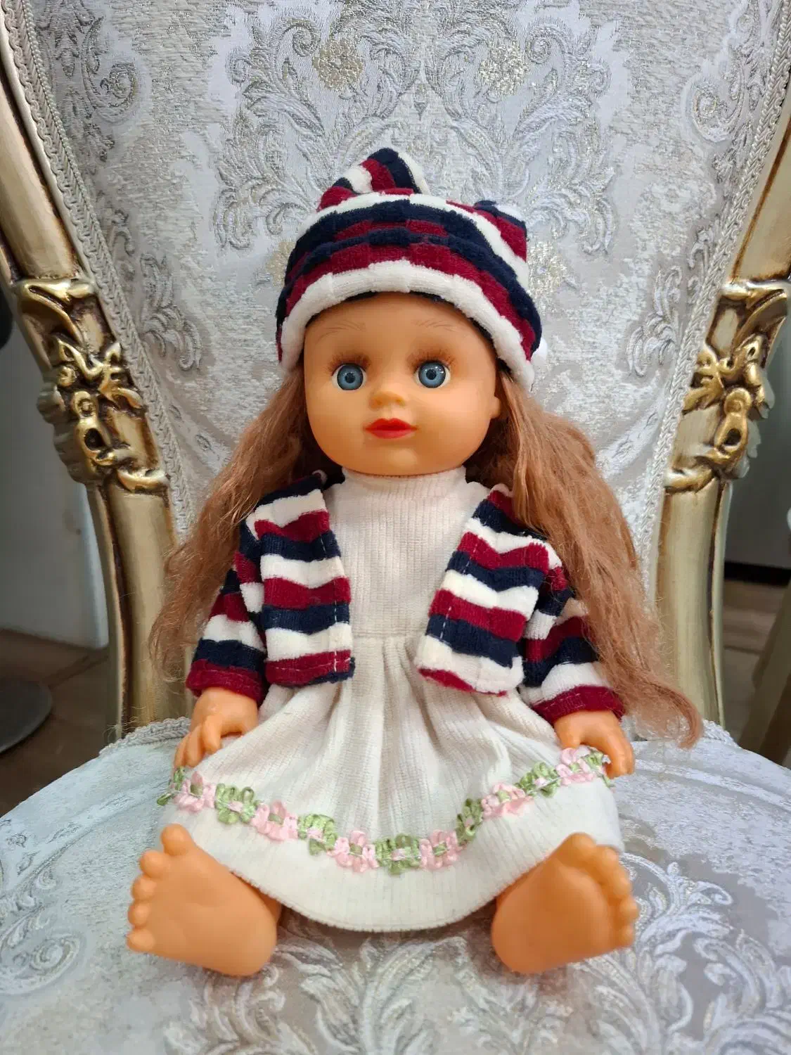 عروسک چشم آبی با کت و کلاه|اسباب‌‌بازی|چالوس, |دیوار