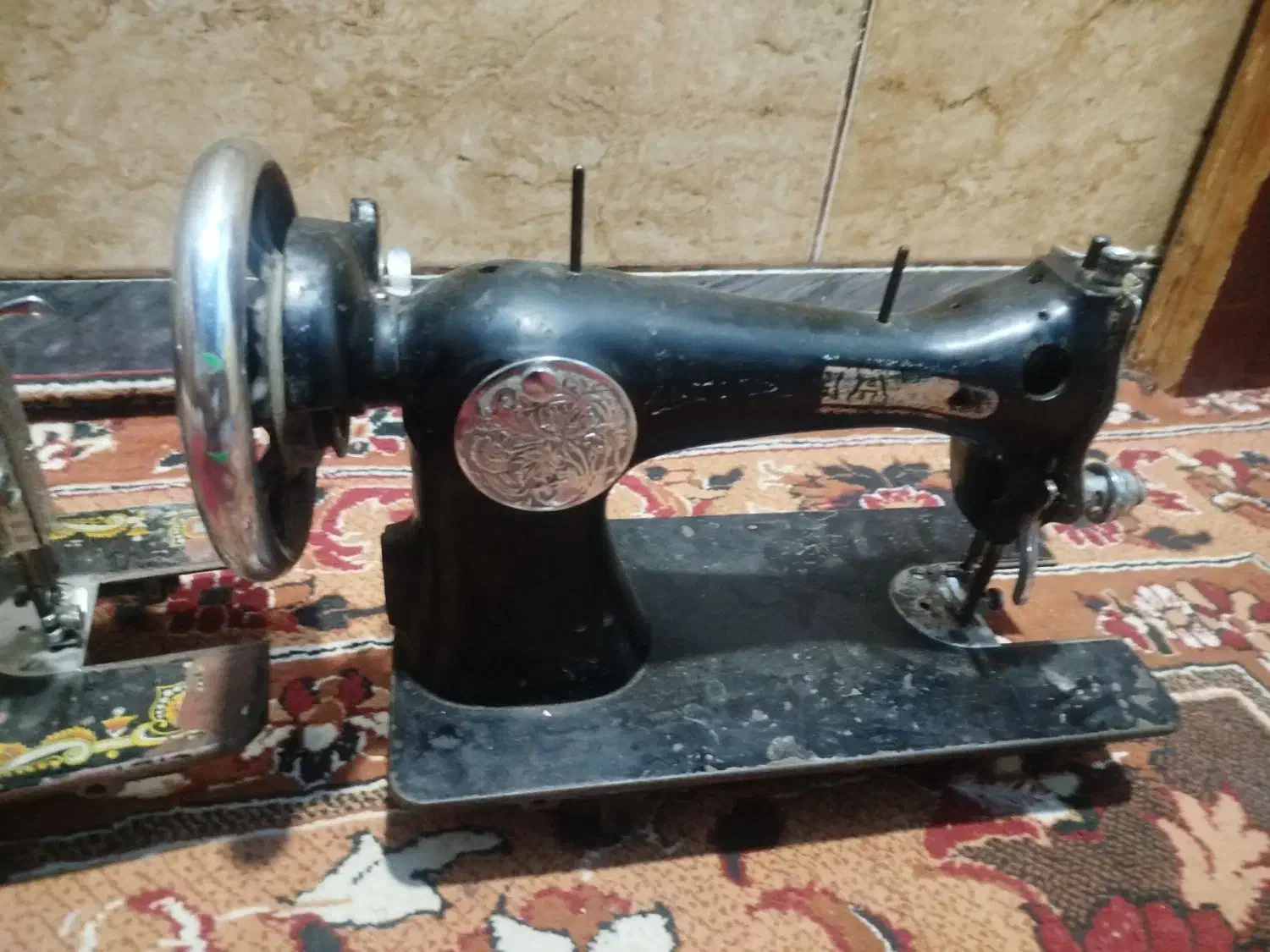 دو عدد چرخ خیاطی قدیمی|چرخ خیاطی و ریسندگی|رامهرمز, |دیوار