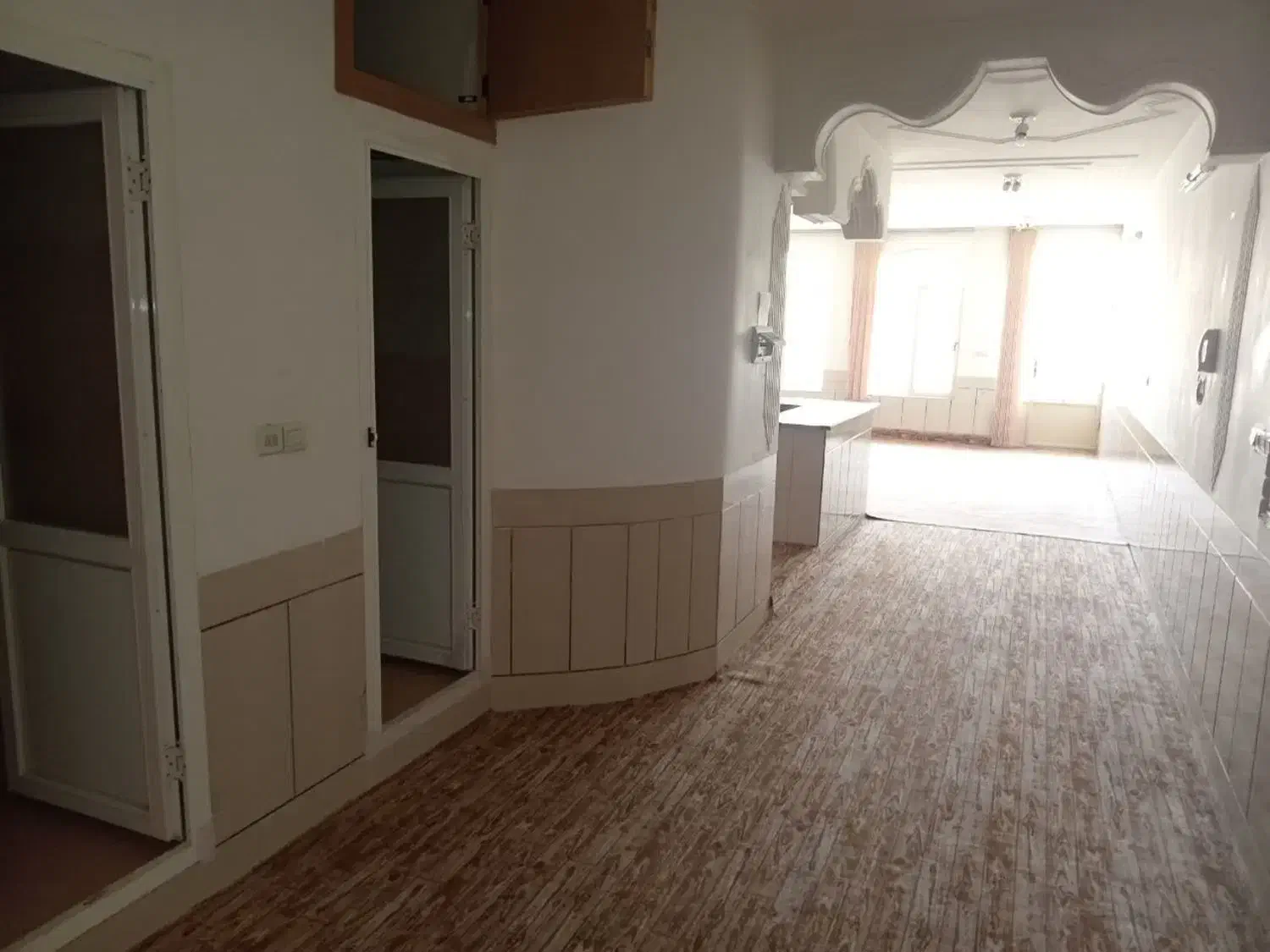 سروستان. فاز یک. طبقه بالا . دوخوابه|فروش آپارتمان|شهرضا, |دیوار