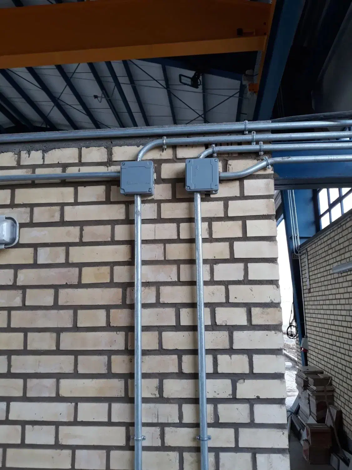 برق کشی ساختمان و نورپردازی و تعمیرات|خدمات پیشه و مهارت|شیراز, میانرود|دیوار