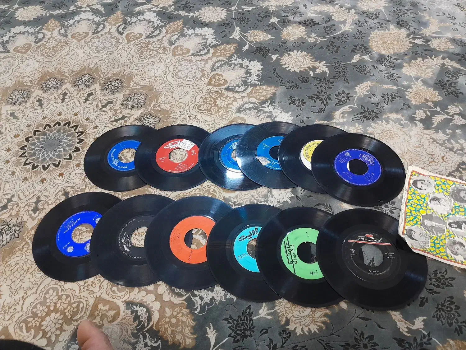 گرامافون|فیلم و موسیقی|تهران, تختی|دیوار