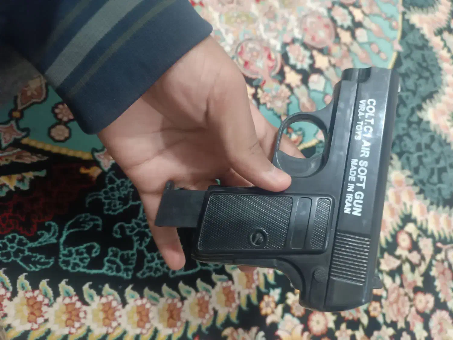 کلت فلزی فقط دسته ش لاک محکمه خوبه|اسباببازی|زابل, |دیوار