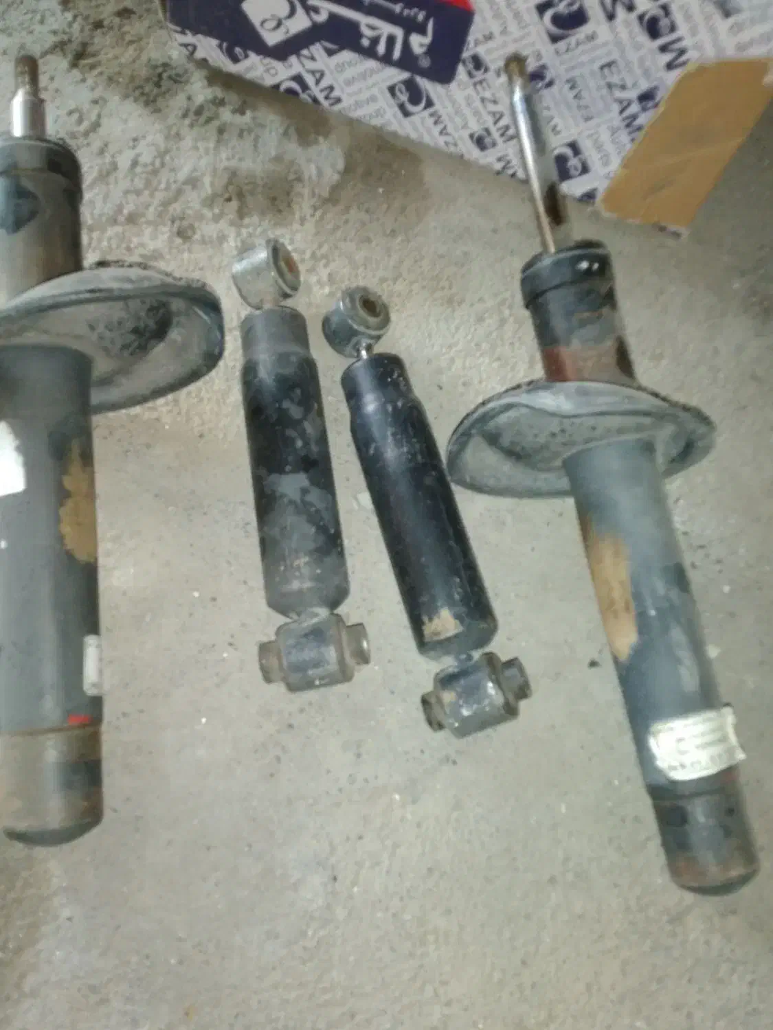 ۴عدد کمک ۲۰۶ اصلی و درب قالپاق تیوفایو|قطعات یدکی و لوازم جانبی|کرمانشاه, |دیوار