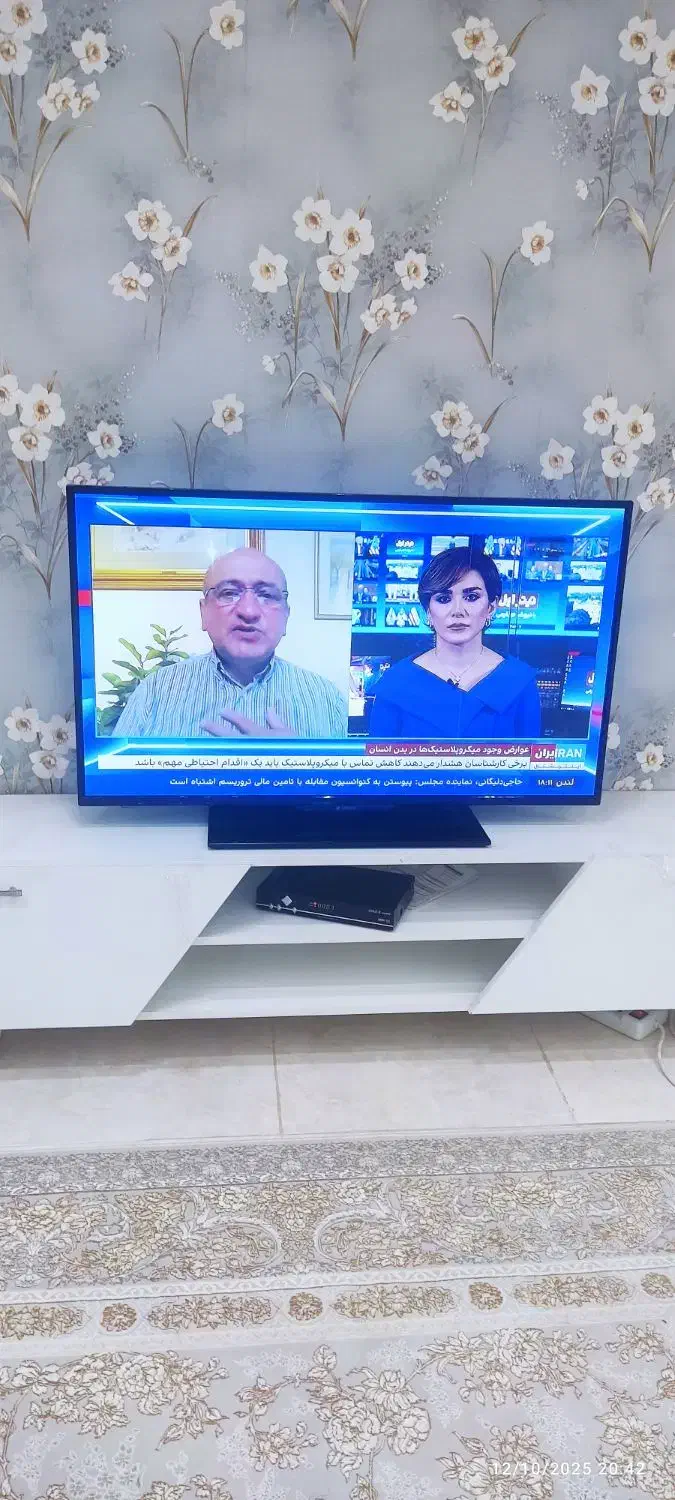 تلویزیون ال ای دی اسنوا 42 اینچ دهگلان|تلویزیون و پروژکتور|دهگلان, |دیوار