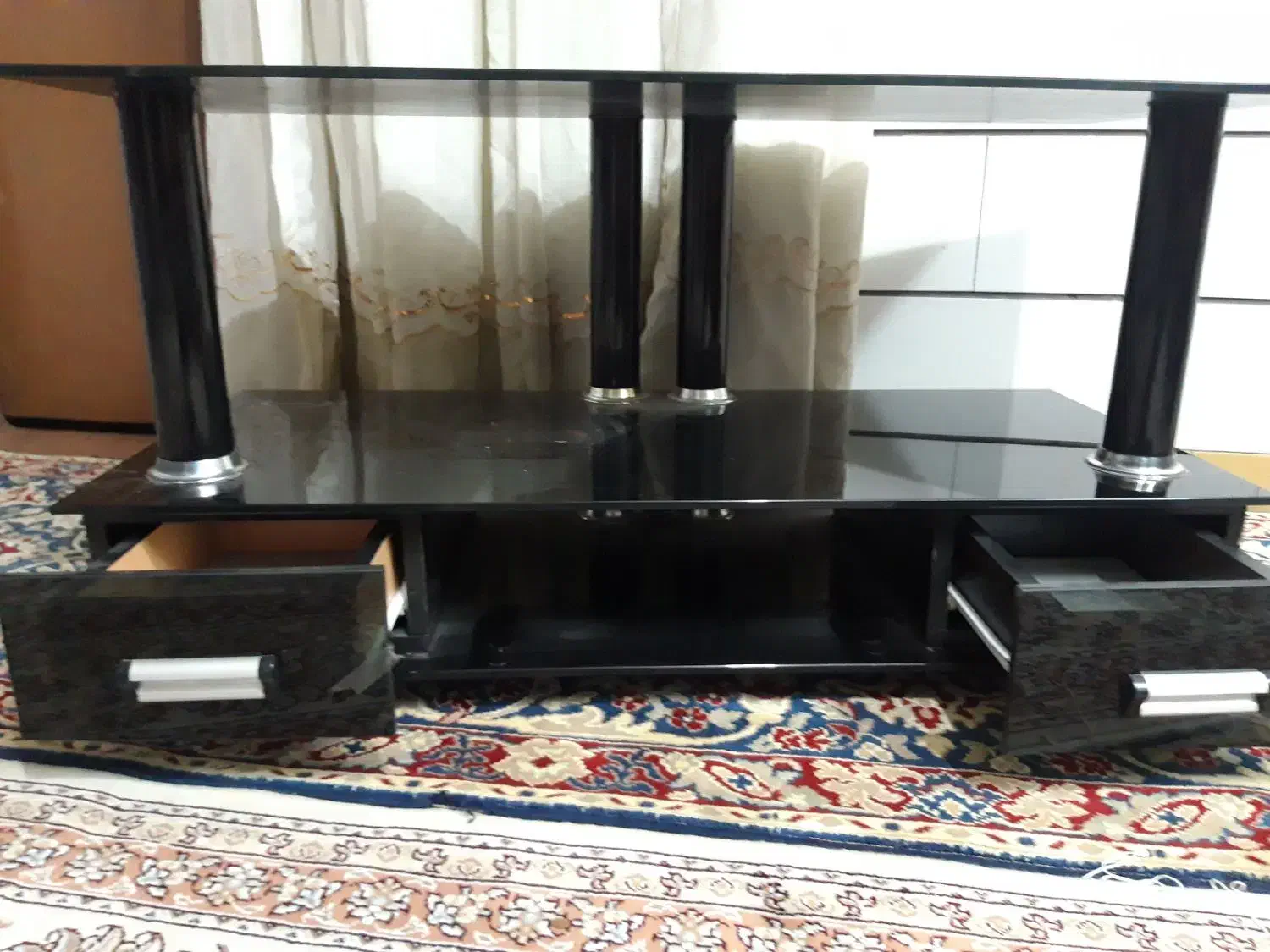 تلویزیون با گیرنده دیجیتال و میز|تلویزیون و پروژکتور|اراک, |دیوار