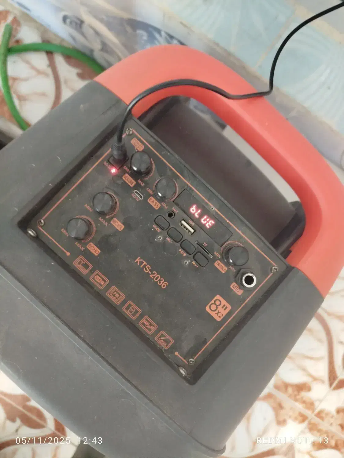 باند صدا تمیز  برای مراسم با میکروفون با کابل شارژ|صوتی و تصویری|بم, |دیوار