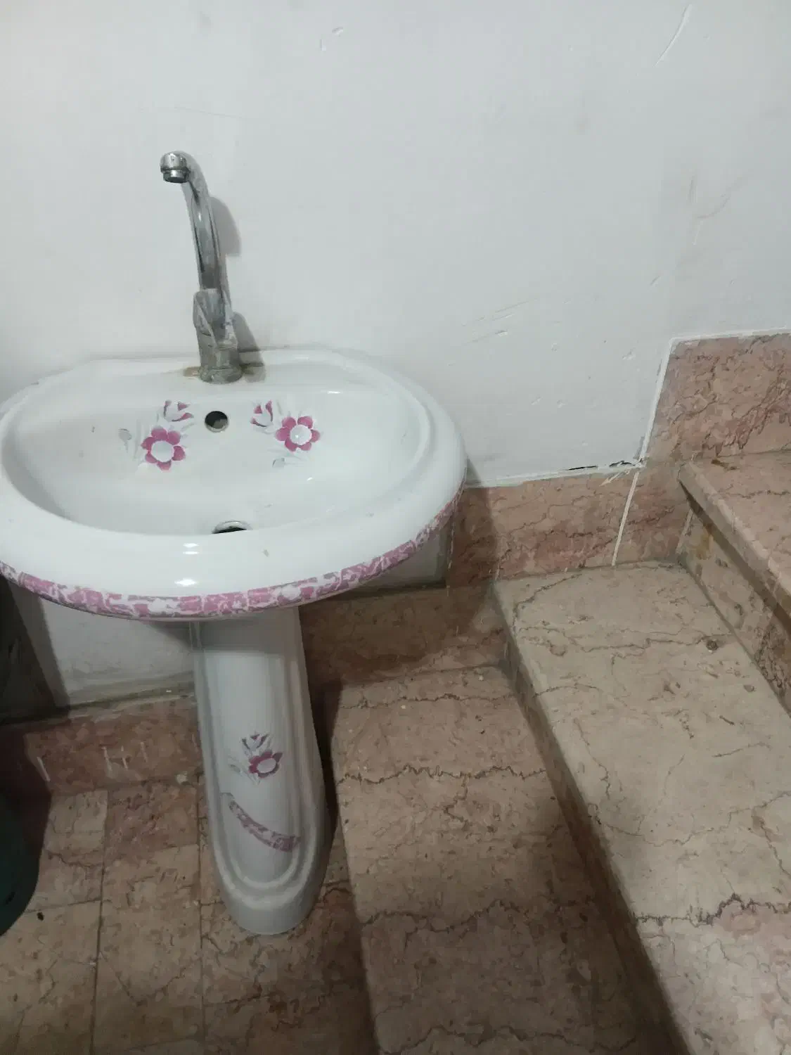 دستشور باشید اهرومی سینگ دوقولو باشیر اهرومی  در|لوازم سرویس بهداشتی|مشهد, کارمندان دوم|دیوار