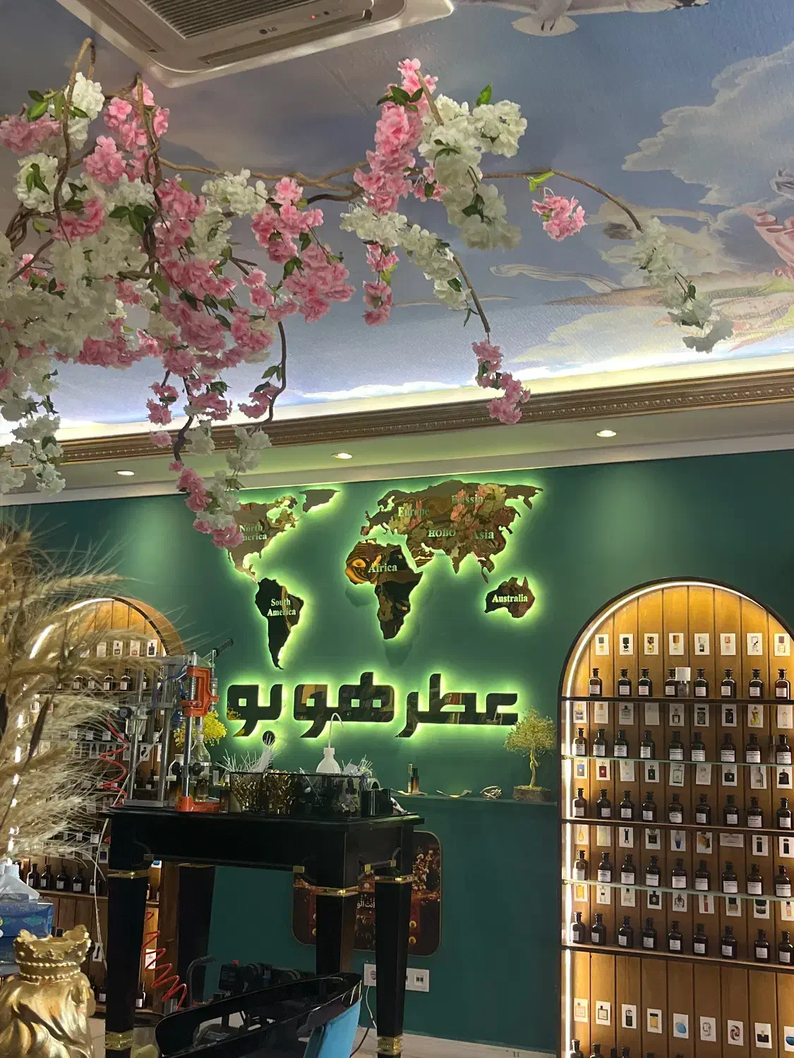 فروشنده ومنشی|استخدام بازاریابی و فروش|تهران, نیاوران|دیوار