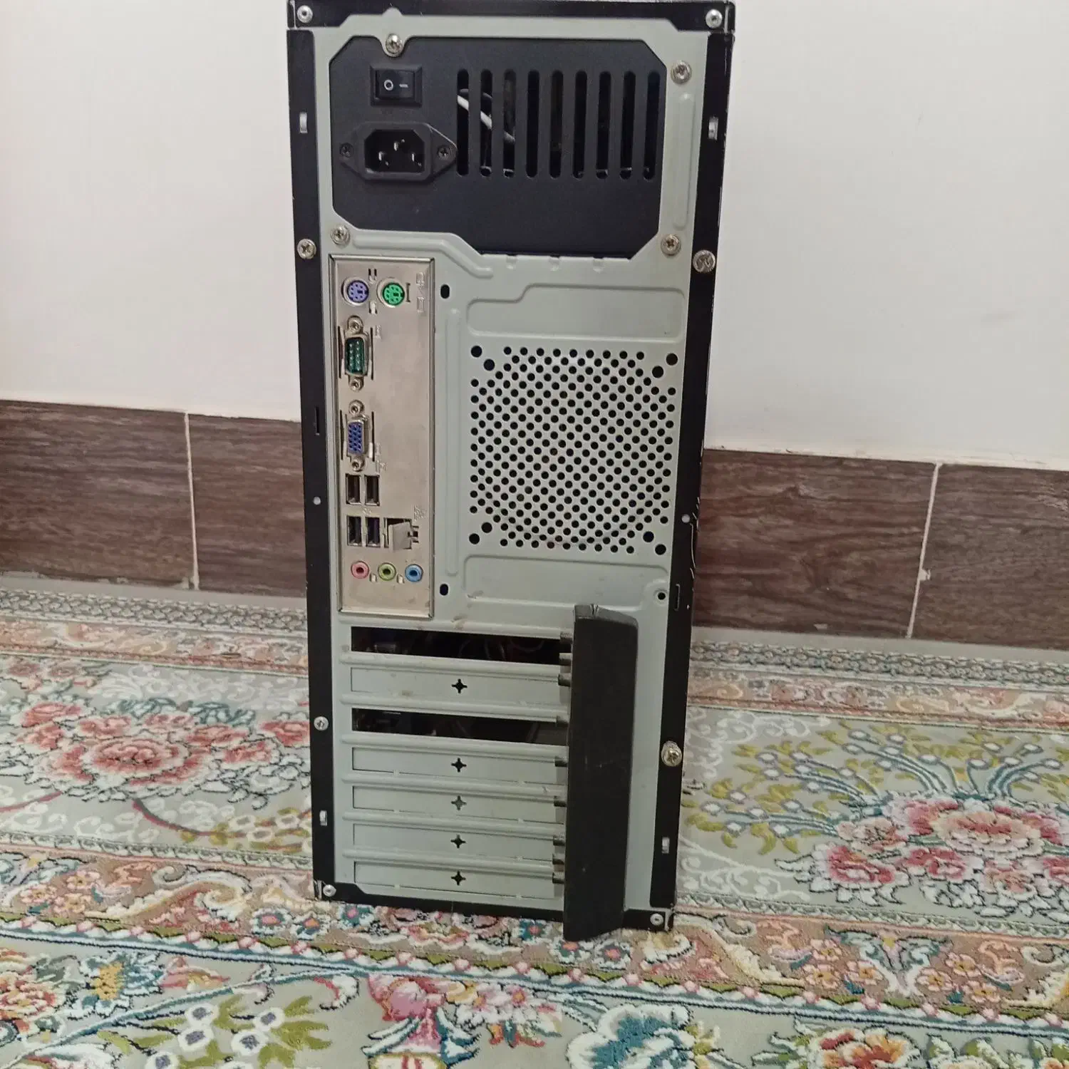 کامپیوتر ویندوز 7 با همراه لوازم کامل|رایانه رومیزی|بردسکن, |دیوار