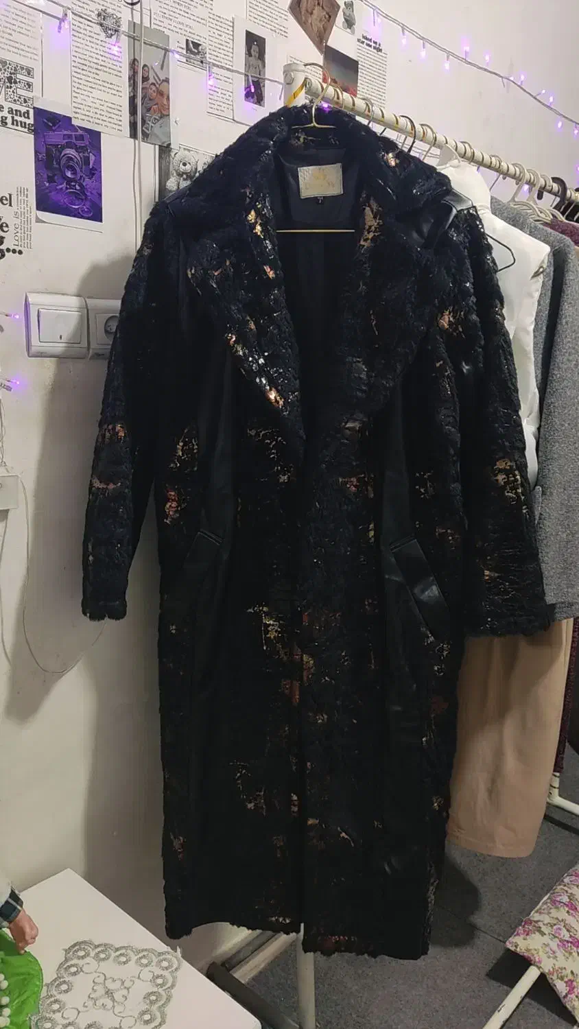 پالتو|لباس|قم, یزدان‌شهر|دیوار